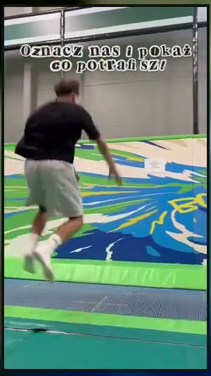 Skok z trampoliny na sąsiedni miękki materac